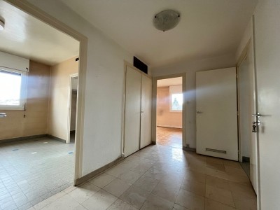 APPARTEMENT T2 A VENDRE - ST ETIENNE FAURIEL - 69.45 m2 - 60 000 €