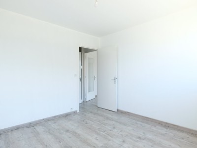 APPARTEMENT T2 A VENDRE - ST ETIENNE FAURIEL - 46 m2 - 94 000 €