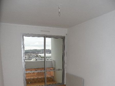 APPARTEMENT T3 A LOUER - ST ETIENNE BERGSON - 72 m2 - 740 € charges comprises par mois