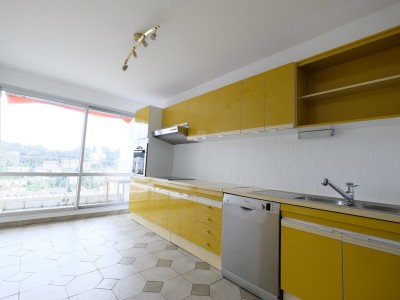 APPARTEMENT T3 A LOUER - ST ETIENNE BERGSON - 86.75 m2 - 860�&euro; charges comprises par mois