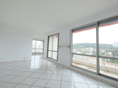 APPARTEMENT T3 A LOUER - ST ETIENNE BERGSON - 86.75 m2 - 860�&euro; charges comprises par mois