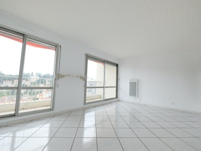 APPARTEMENT T3 A LOUER - ST ETIENNE BERGSON - 86.75 m2 - 860�&euro; charges comprises par mois