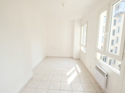 APPARTEMENT T3 A LOUER - ST ETIENNE CARNOT - 40 m2 - 400 € charges comprises par mois