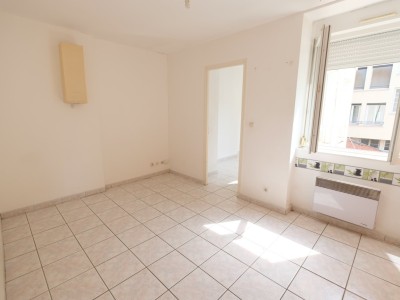 APPARTEMENT T3 A LOUER - ST ETIENNE CARNOT - 40 m2 - 400 € charges comprises par mois