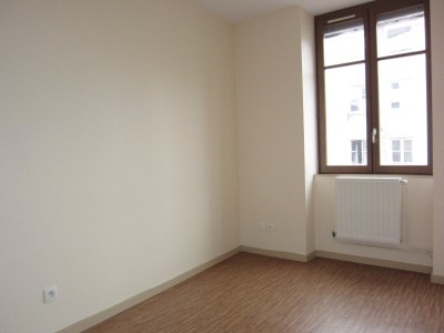 APPARTEMENT T3 A LOUER - ST ETIENNE CENTRE VILLE - 53.36 m2 - 490 € charges comprises par mois