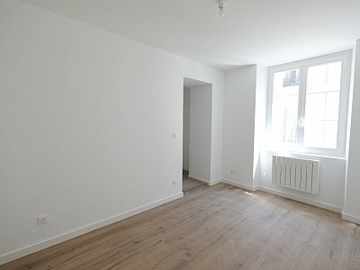APPARTEMENT T3 A LOUER - ST ETIENNE CENTRE VILLE - 77.21 m2 - 740€ charges comprises par mois