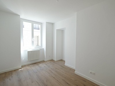 APPARTEMENT T3 A LOUER - ST ETIENNE CENTRE VILLE - 77.21 m2 - 740€ charges comprises par mois