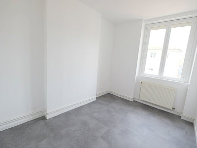 APPARTEMENT T3 A LOUER - ST ETIENNE CENTRE VILLE - 55.78 m2 - 530 € charges comprises par mois