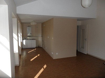 APPARTEMENT T3 A LOUER - ST ETIENNE CENTRE VILLE - 56.4 m2 - 440 € charges comprises par mois