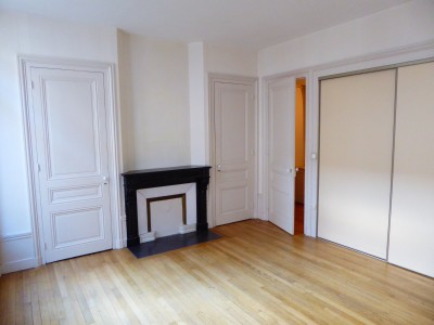 APPARTEMENT T3 A LOUER - ST ETIENNE CENTRE VILLE - 93.72 m2 - 650 &euro; charges comprises par mois