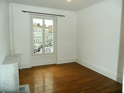 APPARTEMENT T3 A LOUER - ST ETIENNE CENTRE VILLE - 78.89 m2 - 550€ charges comprises par mois