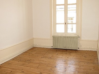 APPARTEMENT T3 A LOUER - ST ETIENNE CENTRE VILLE - 53 m2 - 390 € charges comprises par mois