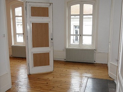 APPARTEMENT T3 A LOUER - ST ETIENNE CENTRE VILLE - 53 m2 - 390 € charges comprises par mois