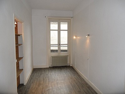 APPARTEMENT T3 A LOUER - ST ETIENNE CENTRE VILLE - 53 m2 - 390 € charges comprises par mois