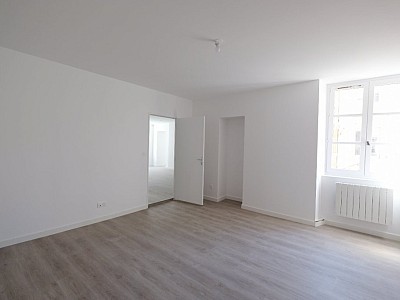 APPARTEMENT T3 A LOUER - ST ETIENNE CENTRE VILLE - 78.86 m2 - 740 € charges comprises par mois