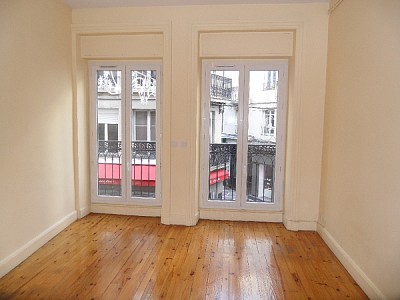 APPARTEMENT T3 A LOUER - ST ETIENNE CENTRE VILLE - 73 m2 - 596 € charges comprises par mois
