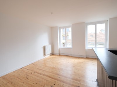 APPARTEMENT T3 A LOUER - ST ETIENNE CENTRE VILLE - 55.24 m2 - 530 € charges comprises par mois