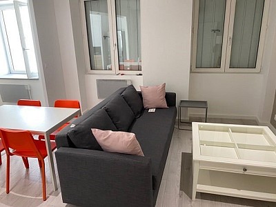 APPARTEMENT T3 A LOUER - ST ETIENNE CENTRE VILLE - 78 m2 - 700 € charges comprises par mois