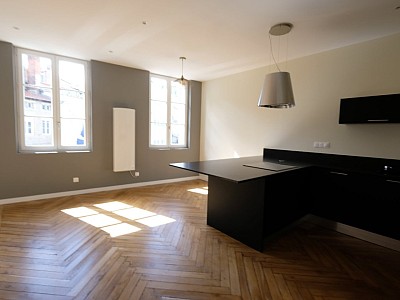 CENTRE VILLE A LOUER - ST ETIENNE CENTRE VILLE - 60 m2 - 665€ charges comprises par mois