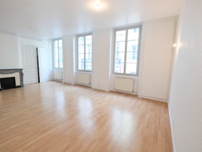 APPARTEMENT T3 A LOUER - ST ETIENNE CENTRE VILLE - 106.42 m2 - 710 € charges comprises par mois