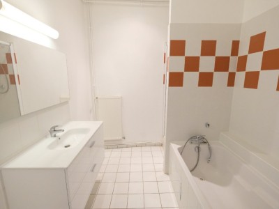 APPARTEMENT T3 A LOUER - ST ETIENNE CENTRE VILLE - 106.42 m2 - 710 € charges comprises par mois