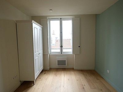 HYPER CENTRE A LOUER - ST ETIENNE CENTRE VILLE - 79.85 m2 - 830€ charges comprises par mois