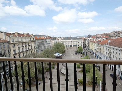 HYPER CENTRE A LOUER - ST ETIENNE CENTRE VILLE - 79.85 m2 - 830€ charges comprises par mois