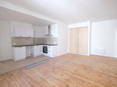 CENTRE-VILLE A LOUER - ST ETIENNE CENTRE VILLE - 74.19 m2 - 730€ charges comprises par mois
