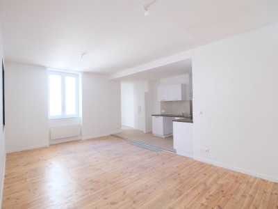 CENTRE-VILLE A LOUER - ST ETIENNE CENTRE VILLE - 74.19 m2 - 730€ charges comprises par mois
