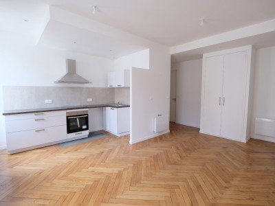 CENTRE-VILLE A LOUER - ST ETIENNE CENTRE VILLE - 64.11 m2 - 690 € charges comprises par mois