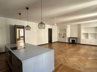 APPARTEMENT T3 A LOUER - ST ETIENNE CENTRE VILLE - 157.04 m2 - 915 &euro; charges comprises par mois