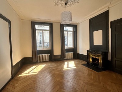 APPARTEMENT T3 A LOUER - ST ETIENNE CENTRE VILLE - 157.04 m2 - 915€ charges comprises par mois