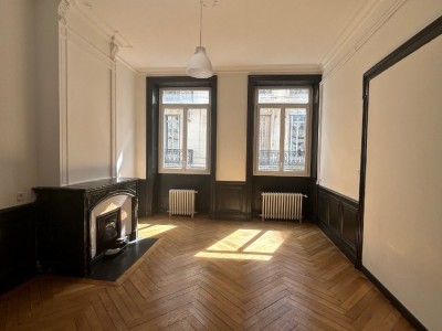 APPARTEMENT T3 A LOUER - ST ETIENNE CENTRE VILLE - 157.04 m2 - 915€ charges comprises par mois