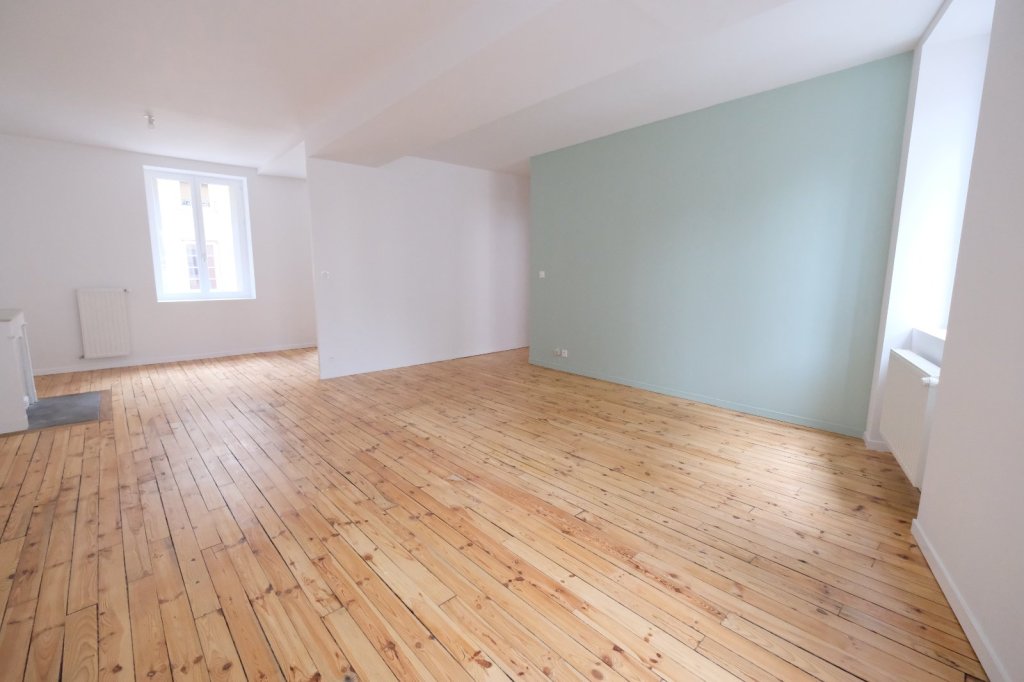 APPARTEMENT T3 A LOUER - ST ETIENNE CENTRE VILLE - 80.58 m2 - 760 &euro; charges comprises par mois