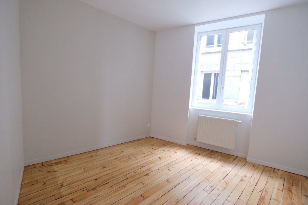 APPARTEMENT T3 A LOUER - ST ETIENNE CENTRE VILLE - 80.58 m2 - 760 &euro; charges comprises par mois