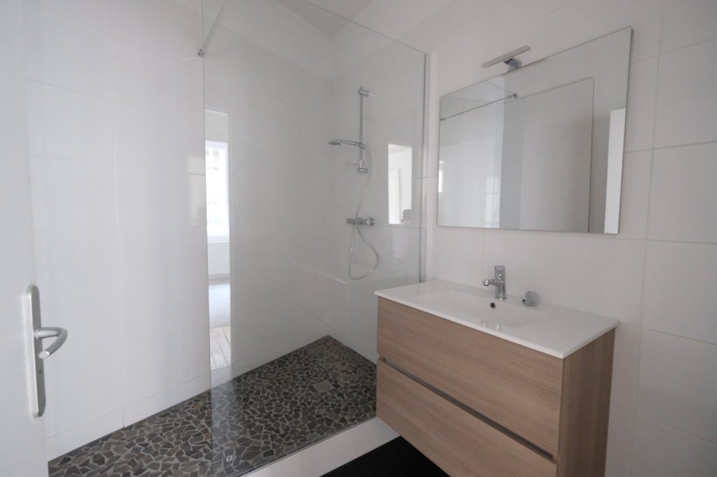 APPARTEMENT T3 A LOUER - ST ETIENNE CENTRE VILLE - 80.58 m2 - 760 &euro; charges comprises par mois
