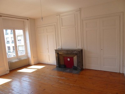 APPARTEMENT T3 A LOUER - ST ETIENNE CENTRE VILLE - 71 m2 - 570€ charges comprises par mois