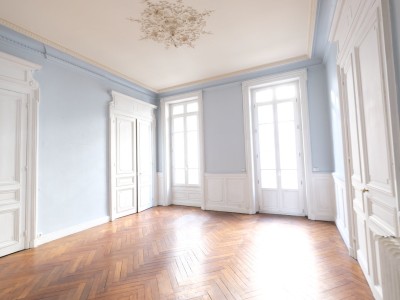 APPARTEMENT T3 A LOUER - ST ETIENNE CENTRE VILLE - 129 m2 - 780€ charges comprises par mois