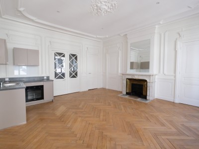 APPARTEMENT T3 A LOUER - ST ETIENNE CENTRE VILLE - 86.94 m2 - 695 &euro; charges comprises par mois