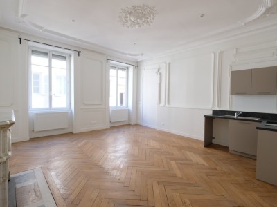 APPARTEMENT T3 A LOUER - ST ETIENNE CENTRE VILLE - 86.94 m2 - 695 &euro; charges comprises par mois