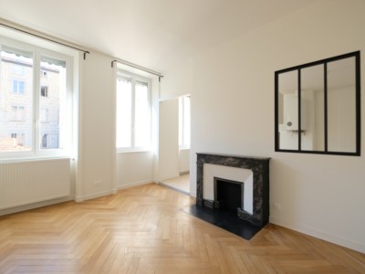 APPARTEMENT T3 A LOUER - ST ETIENNE CENTRE VILLE - 89.18 m2 - 735 € charges comprises par mois