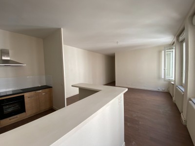 APPARTEMENT T3 A LOUER - ST ETIENNE CENTRE VILLE - 74.77 m2 - 645 € charges comprises par mois