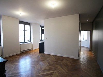 APPARTEMENT T3 A LOUER - ST ETIENNE CENTRE VILLE - 71.31 m2 - 695 &euro; charges comprises par mois