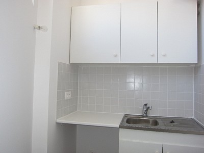 APPARTEMENT T3 A LOUER - ST ETIENNE CENTRE VILLE - 76.59 m2 - 600 € charges comprises par mois