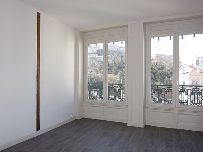 APPARTEMENT T3 A LOUER - ST ETIENNE CENTRE VILLE - 76.59 m2 - 600 € charges comprises par mois