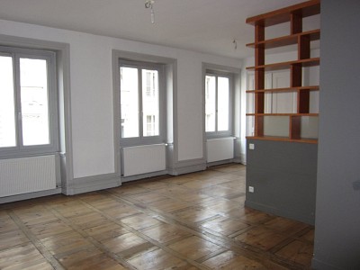 APPARTEMENT T3 A LOUER - ST ETIENNE CENTRE VILLE - 91,34 m2 - 640 € charges comprises par mois
