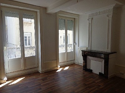 APPARTEMENT T3 A LOUER - ST ETIENNE CENTRE VILLE - 82.72 m2 - 540€ charges comprises par mois