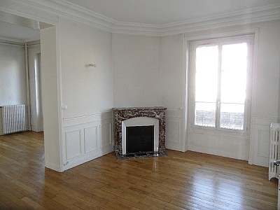 APPARTEMENT T3 A LOUER - ST ETIENNE CENTRE VILLE - 78.13 m2 - 590 &euro; charges comprises par mois