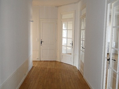 APPARTEMENT T3 A LOUER - ST ETIENNE CENTRE VILLE - 78.13 m2 - 590 &euro; charges comprises par mois