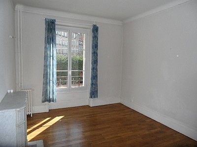 APPARTEMENT T3 A LOUER - ST ETIENNE CENTRE VILLE - 78.13 m2 - 590 &euro; charges comprises par mois